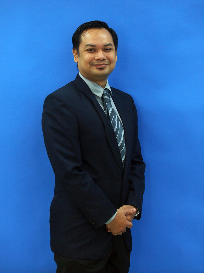 Full-length profile photograph, side view
